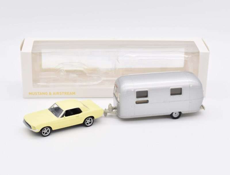 Ford Mustang + Caravane Airstream Jaune Meadowlark 1968